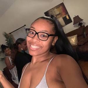 Meet your Posher, Ebzz